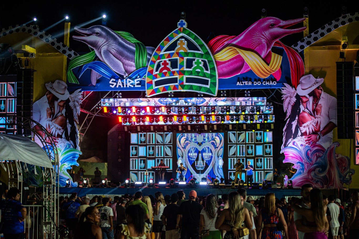 Primeira noite do Sairé 2026 celebra tradição, dança e cultura em Alter do Chão